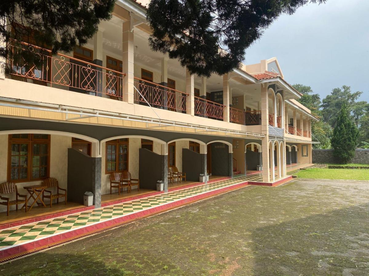Hotel Puspa Sari Ciater Exterior foto