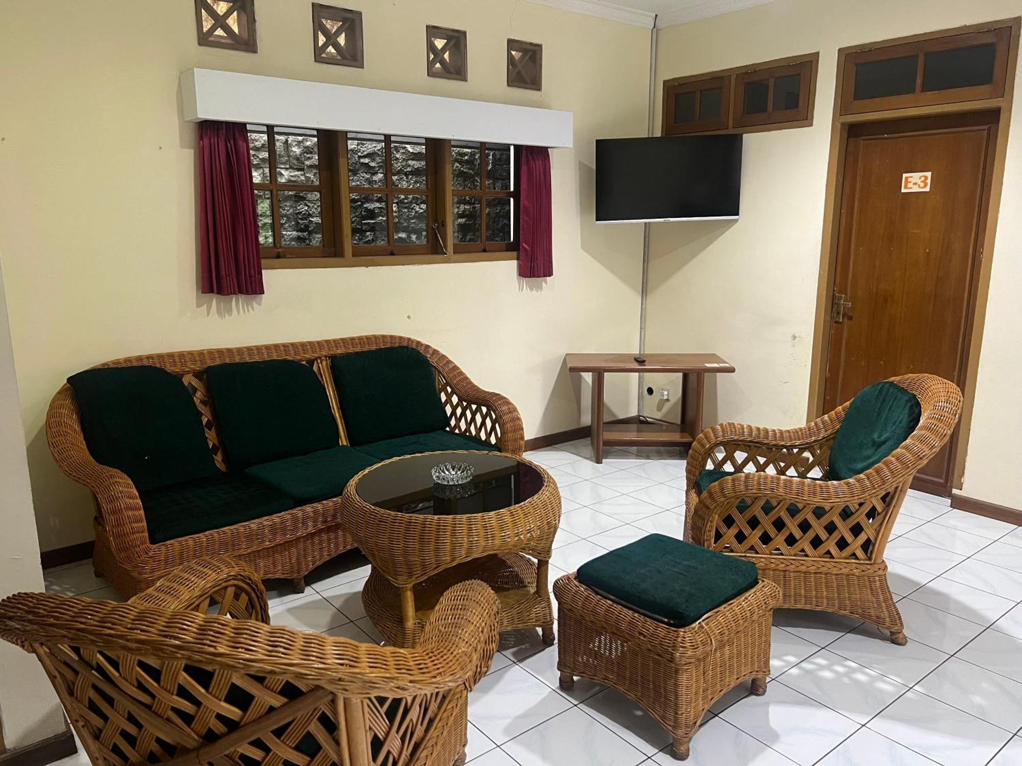 Hotel Puspa Sari Ciater Exterior foto
